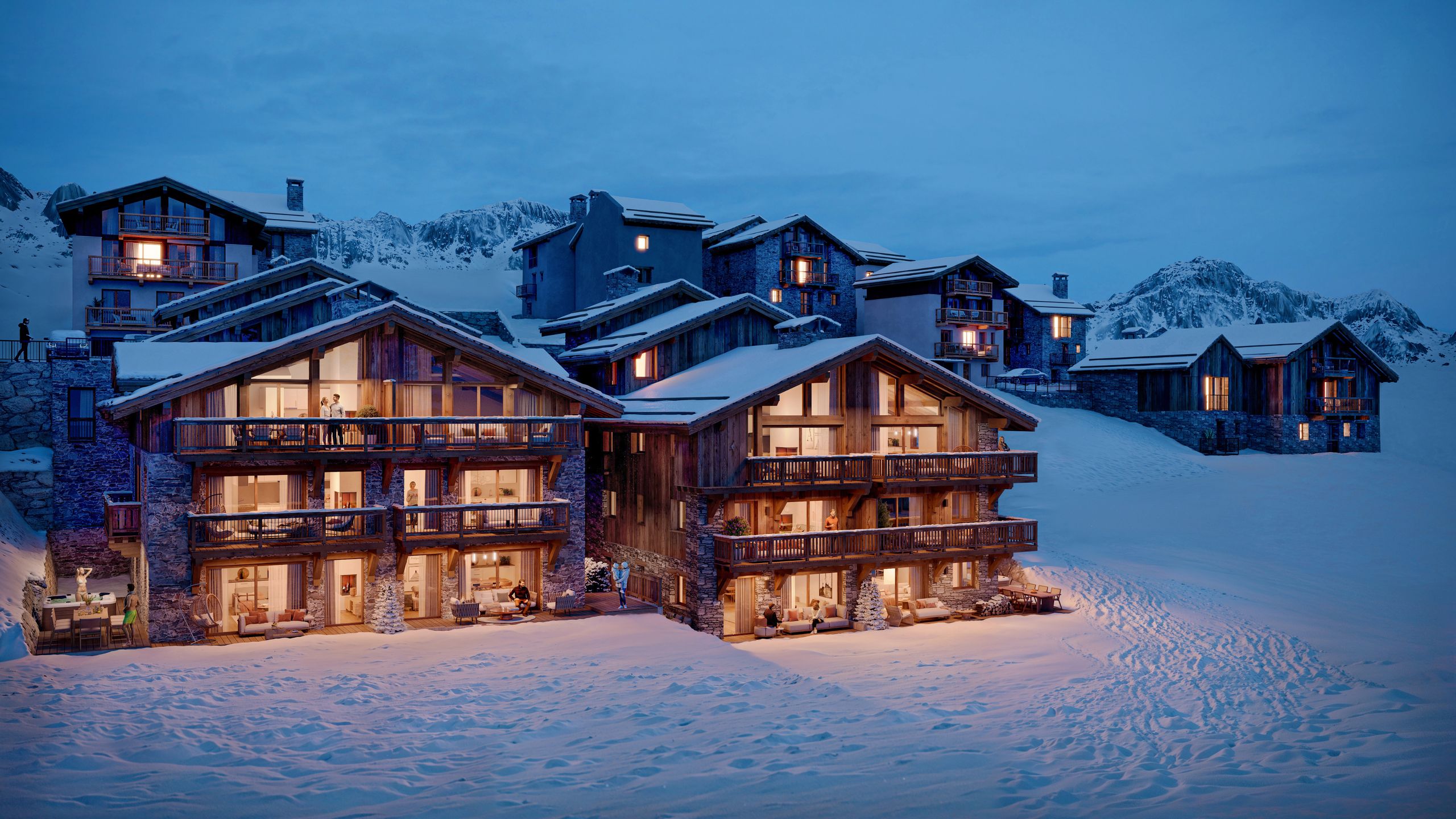 Les deux chalets de la résidence au crépuscule, sous la neige